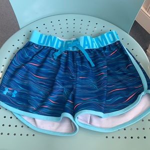 Girls Under Armour Athletic shorts size M